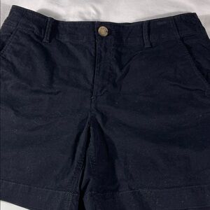 LOFT womens black basic flat front 6" inseam chino shorts - size 6 curvy